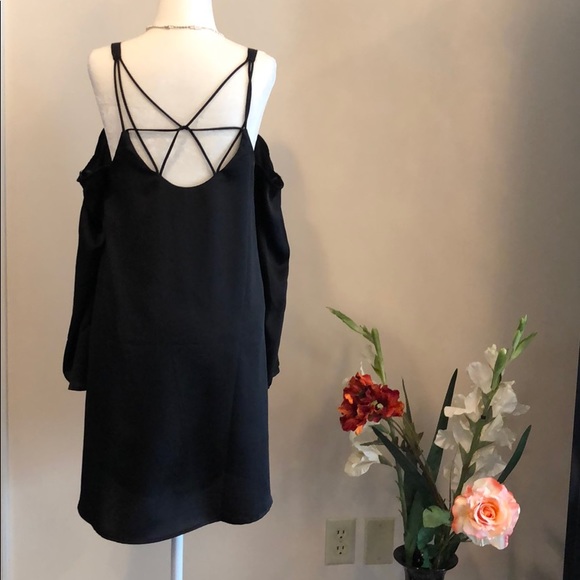LOVERICHE black lined dress cold shoulder long slv - Picture 7 of 7